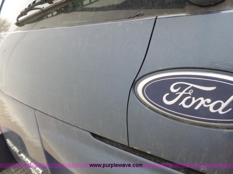 image for item J4241 2004 Ford Explorer XL SUV