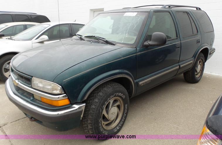 image for item L3711 1998 Chevrolet Blazer SUV