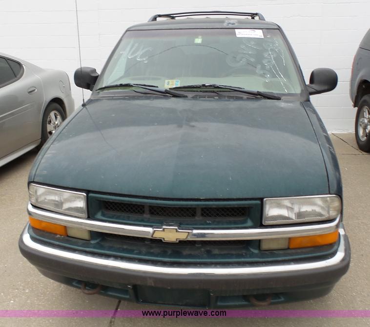 image for item L3711 1998 Chevrolet Blazer SUV