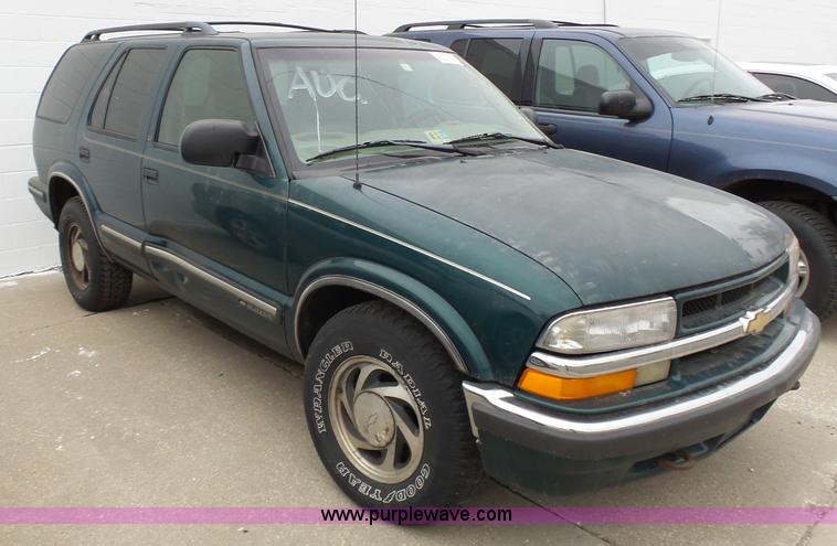image for item L3711 1998 Chevrolet Blazer SUV
