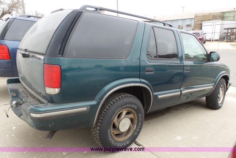 image for item L3711 1998 Chevrolet Blazer SUV