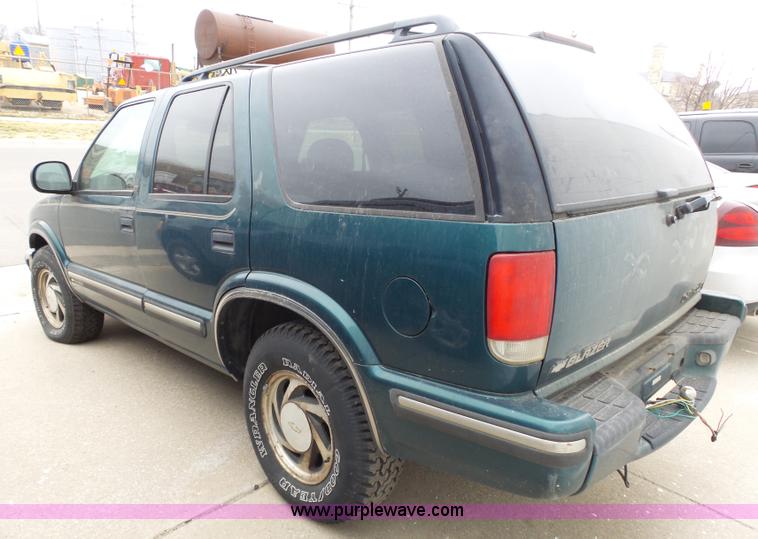 image for item L3711 1998 Chevrolet Blazer SUV