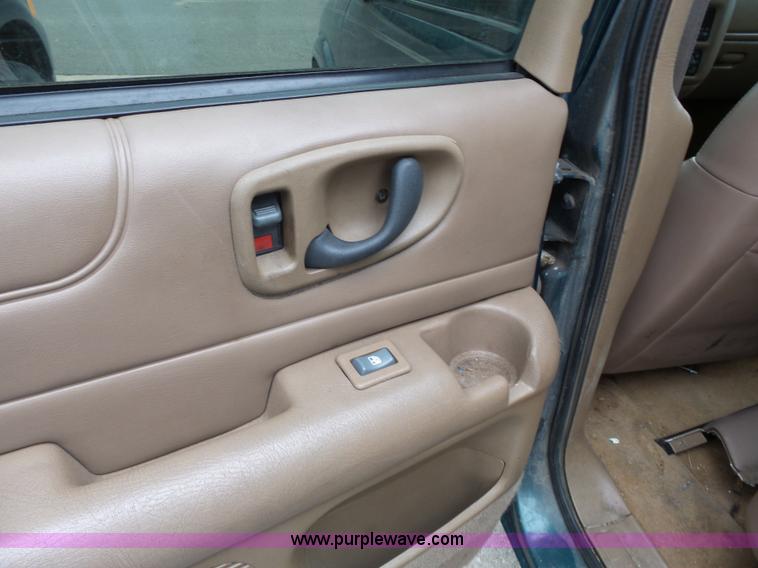 image for item L3711 1998 Chevrolet Blazer SUV