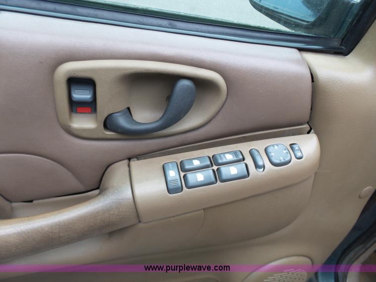 image for item L3711 1998 Chevrolet Blazer SUV