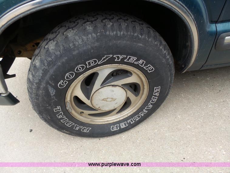 image for item L3711 1998 Chevrolet Blazer SUV