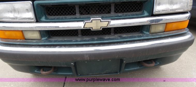 image for item L3711 1998 Chevrolet Blazer SUV