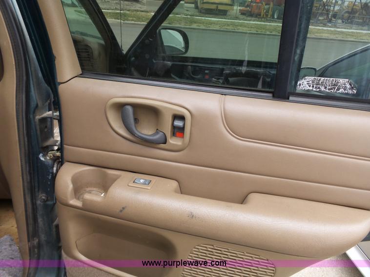 image for item L3711 1998 Chevrolet Blazer SUV