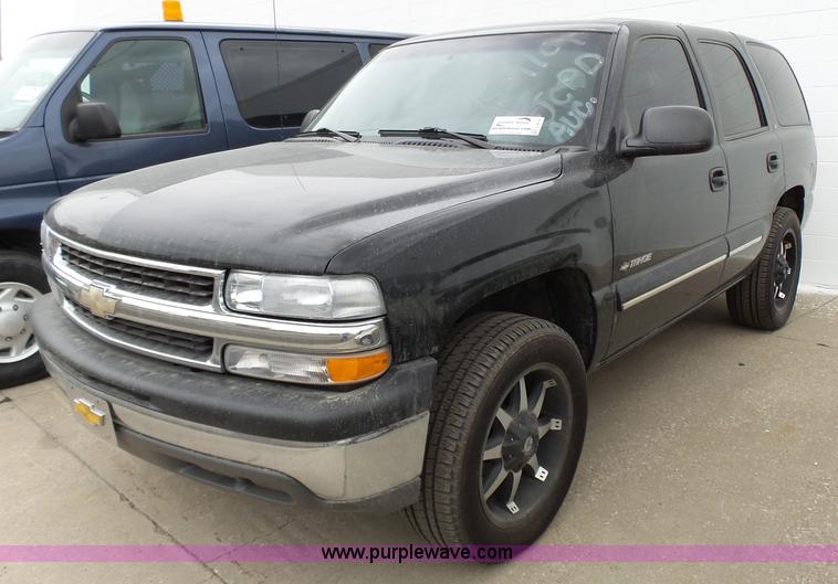image for item L3714 2001 Chevrolet Tahoe LS SUV