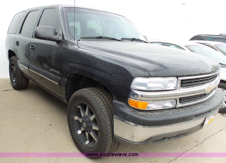 image for item L3714 2001 Chevrolet Tahoe LS SUV
