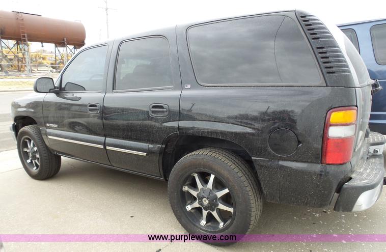 image for item L3714 2001 Chevrolet Tahoe LS SUV