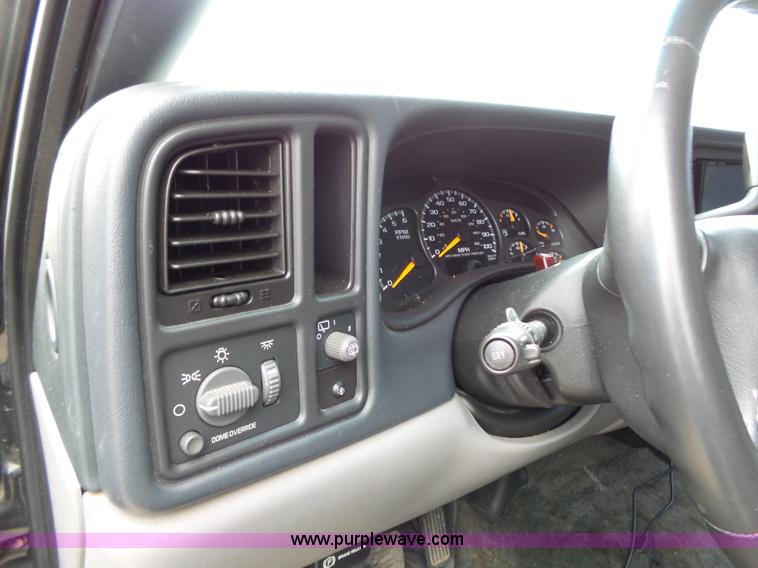 image for item L3714 2001 Chevrolet Tahoe LS SUV