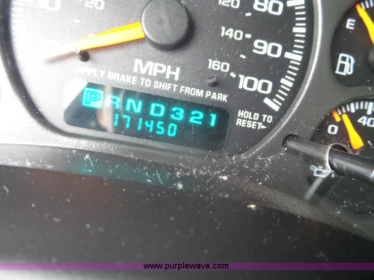 image for item L3714 2001 Chevrolet Tahoe LS SUV