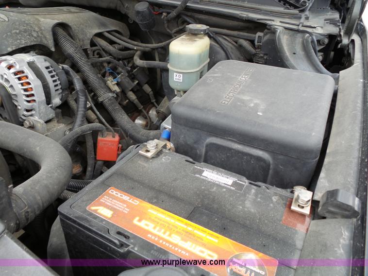 image for item L3714 2001 Chevrolet Tahoe LS SUV