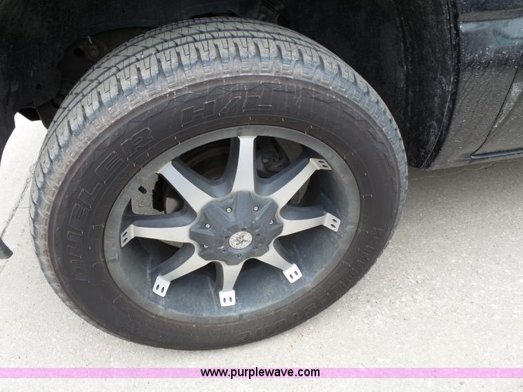 image for item L3714 2001 Chevrolet Tahoe LS SUV