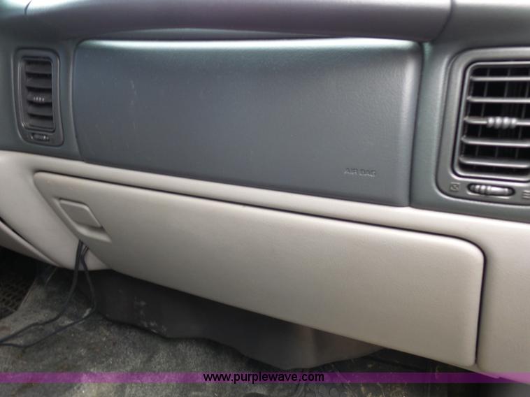 image for item L3714 2001 Chevrolet Tahoe LS SUV