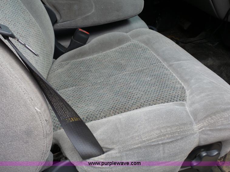 image for item L3714 2001 Chevrolet Tahoe LS SUV