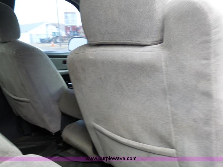 image for item L3714 2001 Chevrolet Tahoe LS SUV