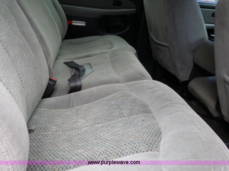 image for item L3714 2001 Chevrolet Tahoe LS SUV