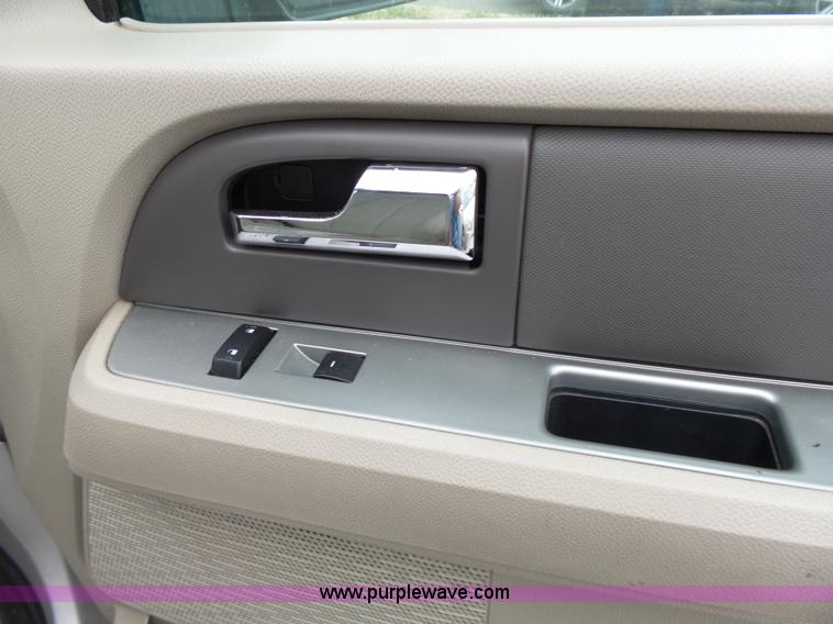 image for item L3718 2007 Ford Expedition SUV