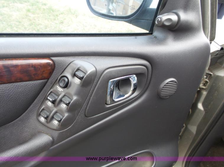 image for item L3720 2000 Dodge Durango SLT SUV