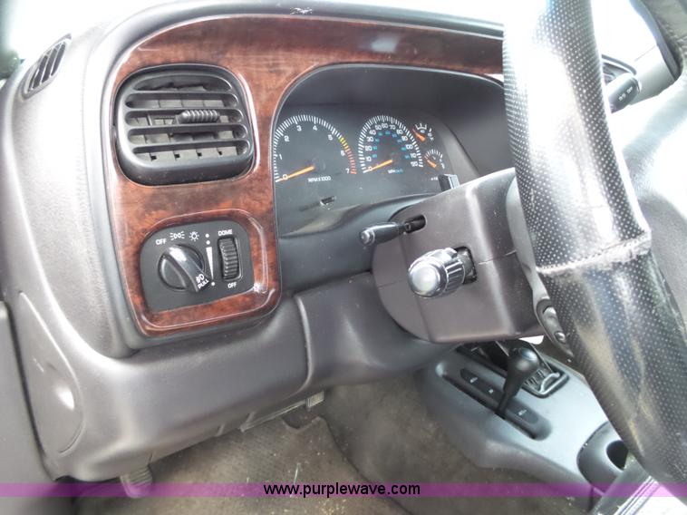 image for item L3720 2000 Dodge Durango SLT SUV