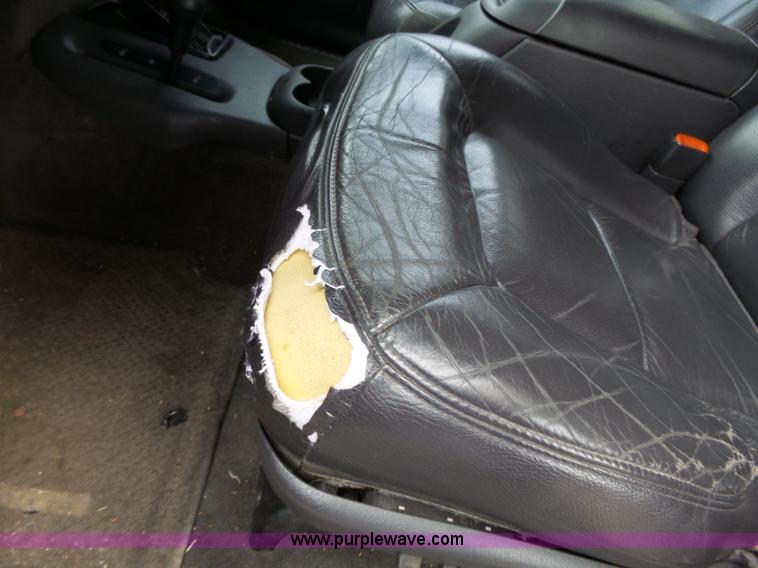 image for item L3720 2000 Dodge Durango SLT SUV