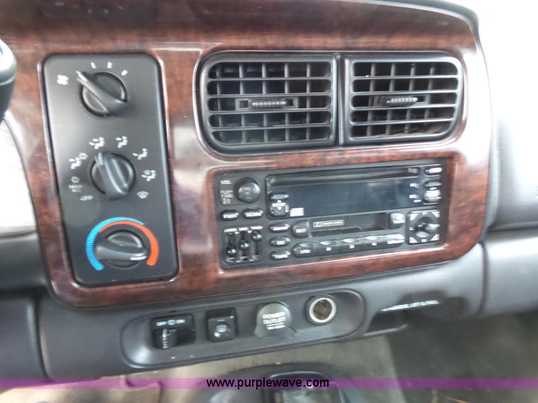 image for item L3720 2000 Dodge Durango SLT SUV