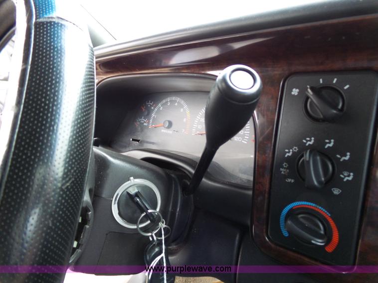 image for item L3720 2000 Dodge Durango SLT SUV