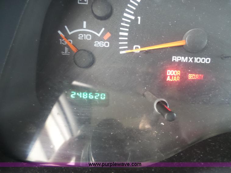 image for item L3720 2000 Dodge Durango SLT SUV