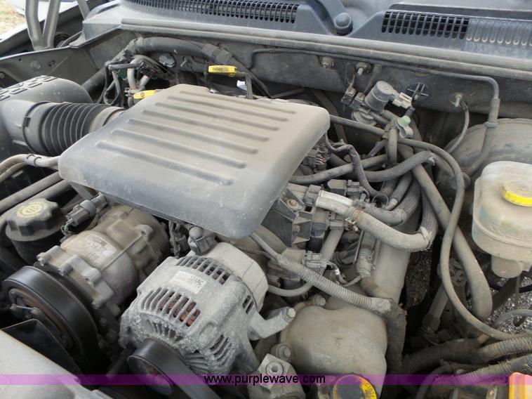 image for item L3720 2000 Dodge Durango SLT SUV