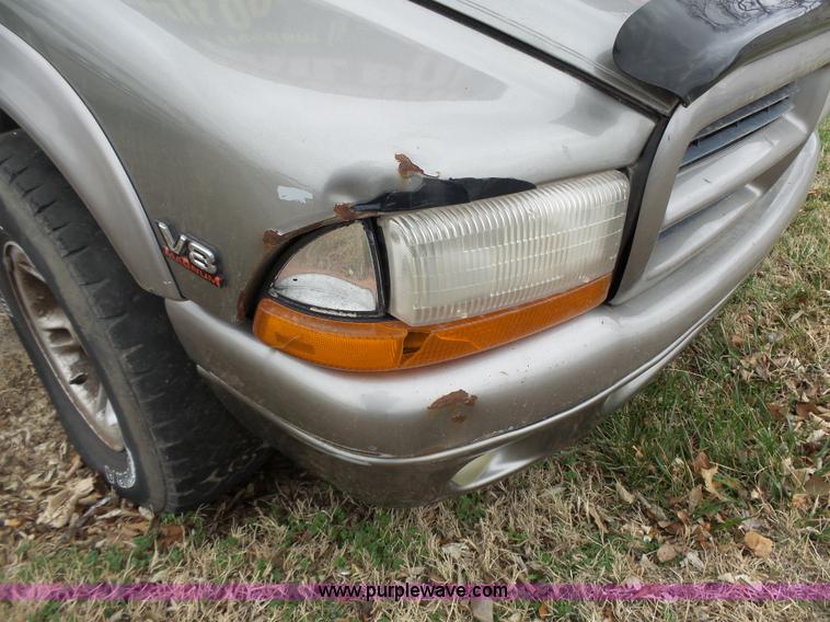 image for item L3720 2000 Dodge Durango SLT SUV