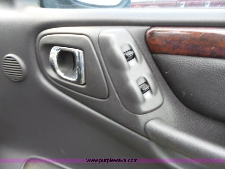 image for item L3720 2000 Dodge Durango SLT SUV