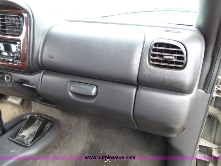 image for item L3720 2000 Dodge Durango SLT SUV