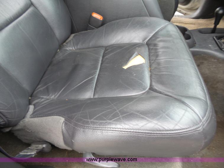 image for item L3720 2000 Dodge Durango SLT SUV