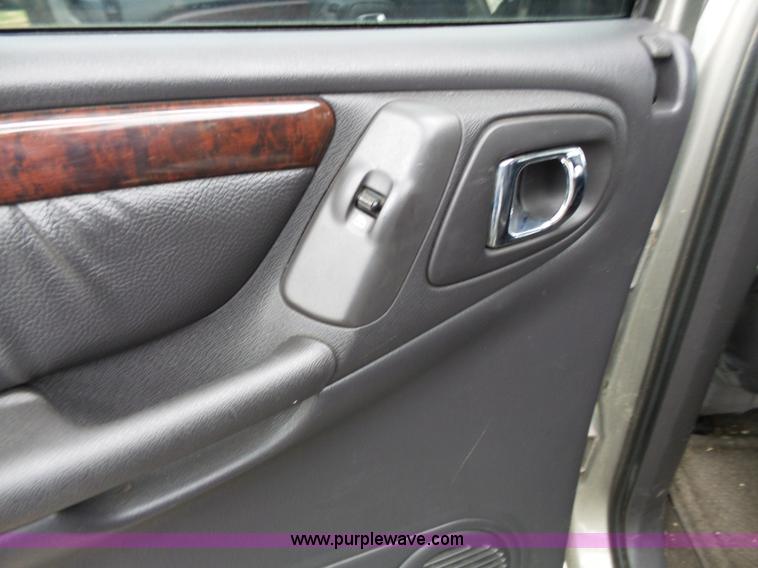 image for item L3720 2000 Dodge Durango SLT SUV