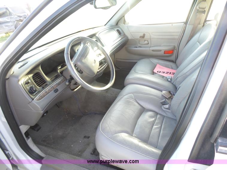 image for item L7489 2000 Ford Crown Victoria LX