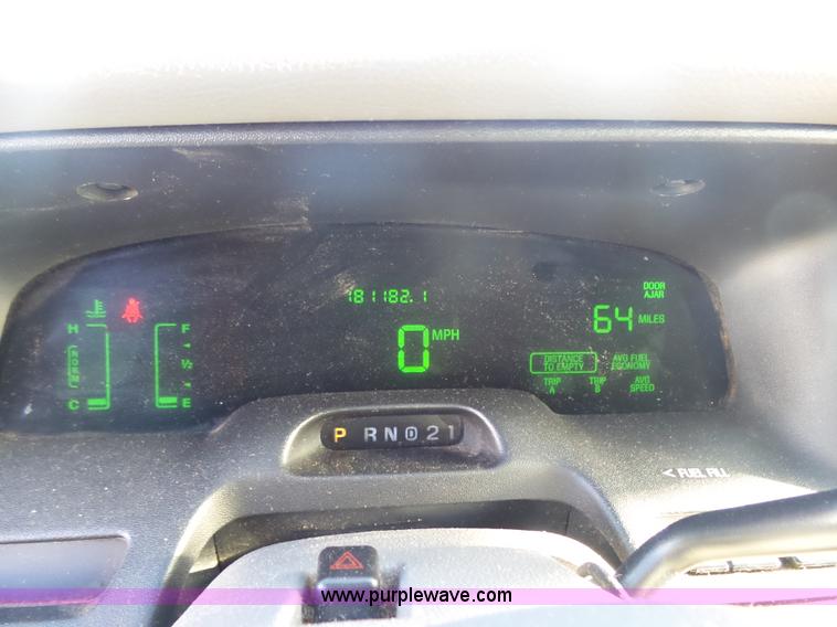 image for item L7489 2000 Ford Crown Victoria LX