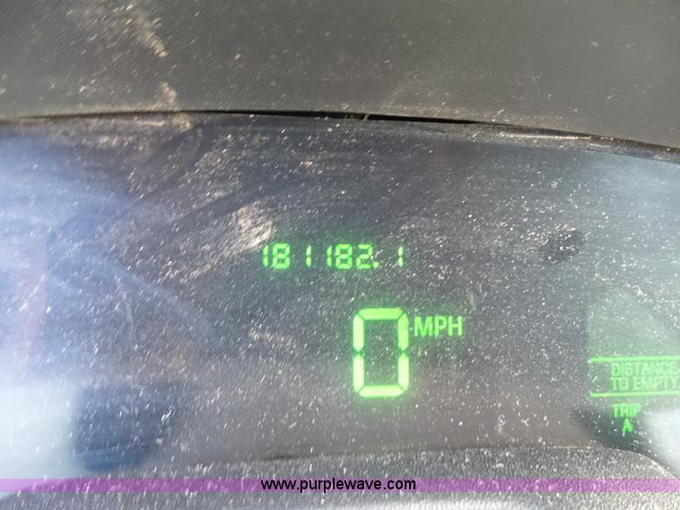 image for item L7489 2000 Ford Crown Victoria LX