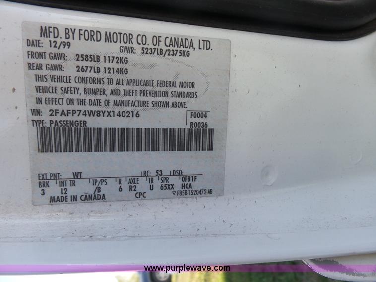 image for item L7489 2000 Ford Crown Victoria LX