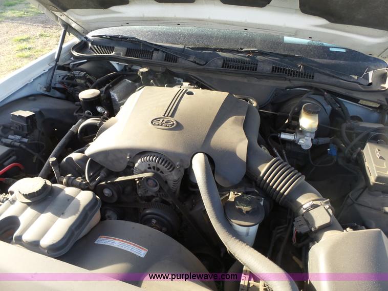 image for item L7489 2000 Ford Crown Victoria LX