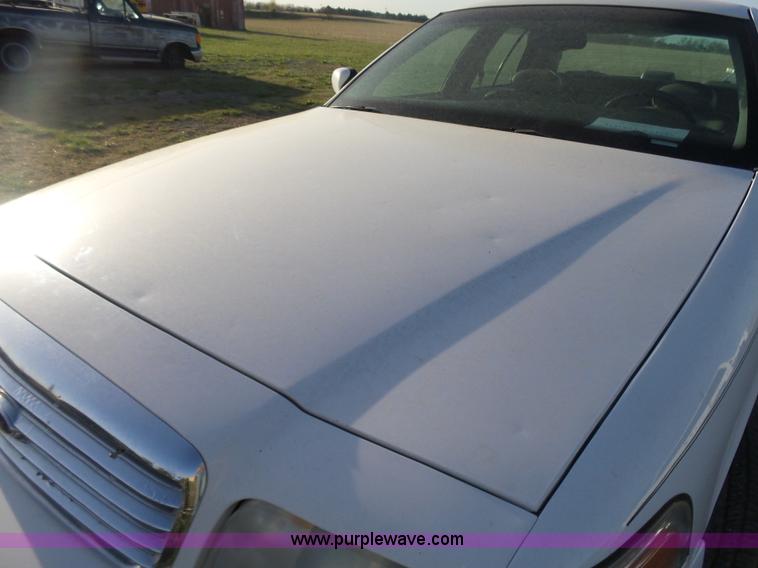 image for item L7489 2000 Ford Crown Victoria LX