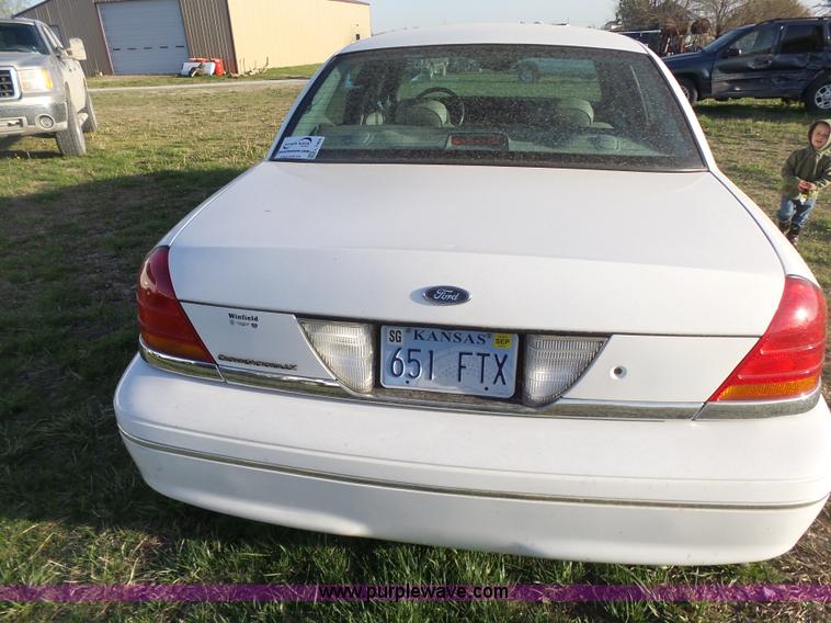 image for item L7489 2000 Ford Crown Victoria LX