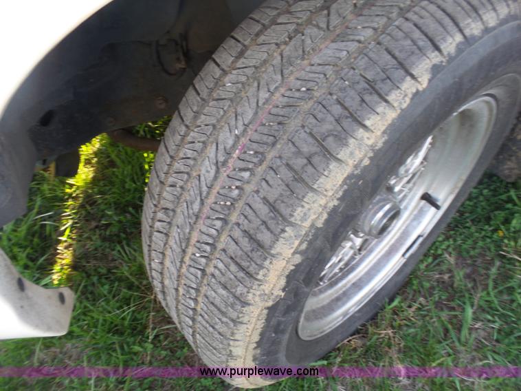 image for item L7489 2000 Ford Crown Victoria LX