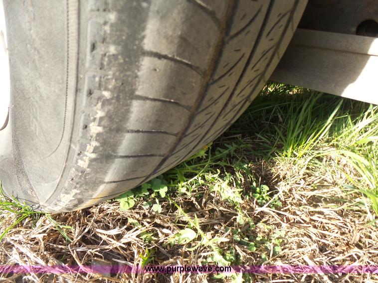 image for item L7489 2000 Ford Crown Victoria LX