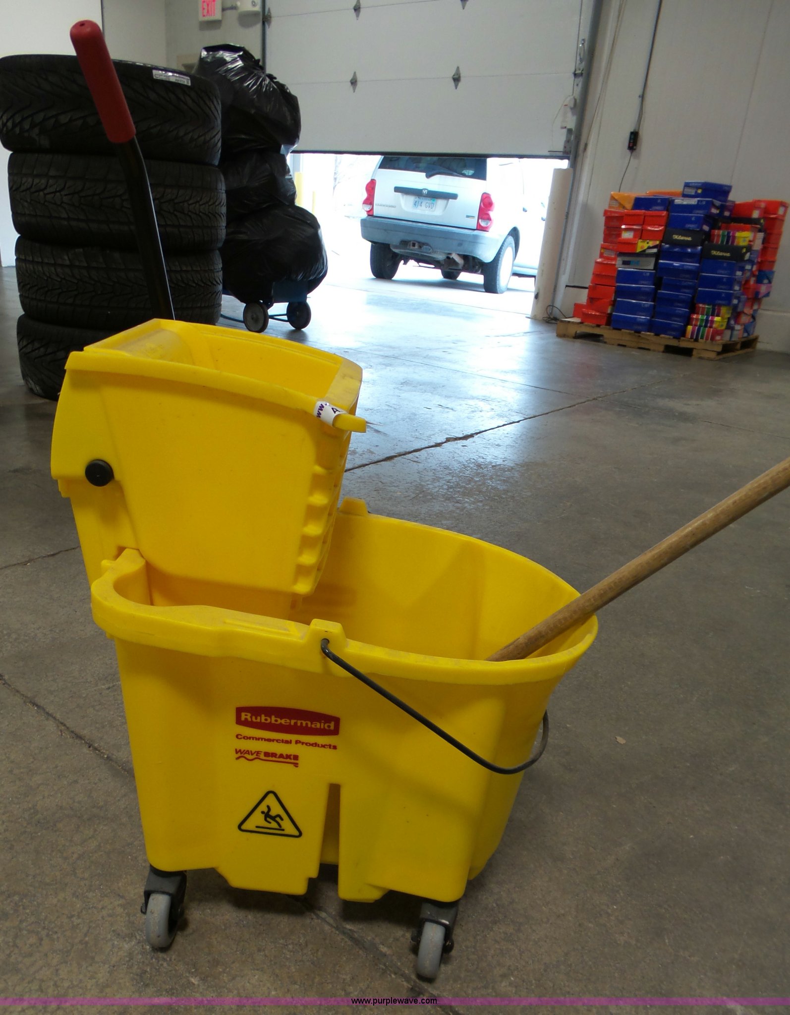 Mop bucket and mop in Manhattan, KS Item AM9687 sold Purple Wave