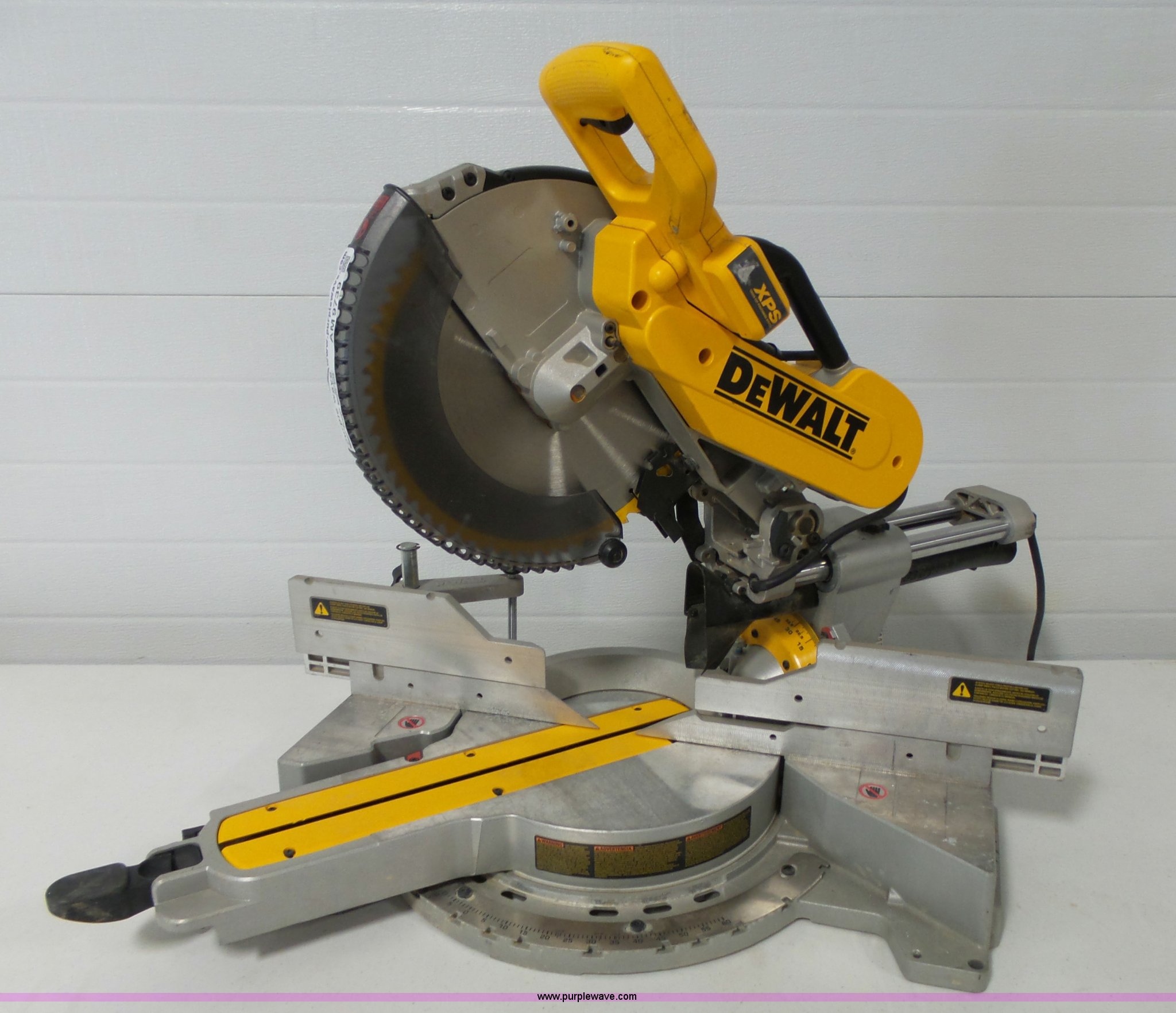 DeWalt XPS miter saw in Manhattan, KS Item AM9739 sold Purple Wave