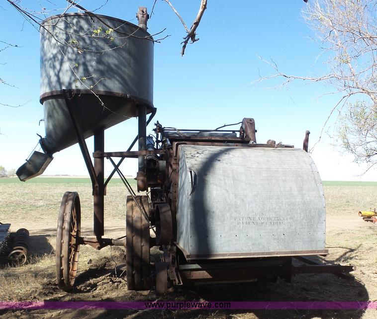 image for item AR9411 J.I. Case threshing machine