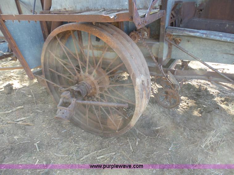 image for item AR9411 J.I. Case threshing machine