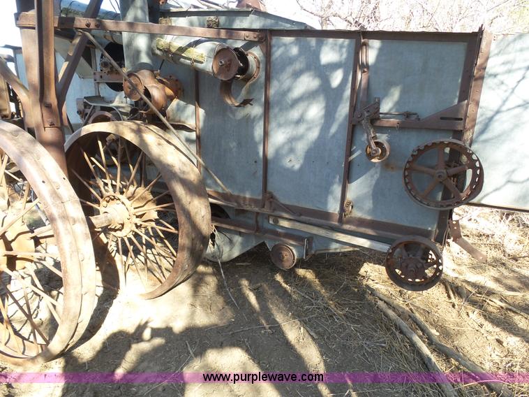 image for item AR9411 J.I. Case threshing machine
