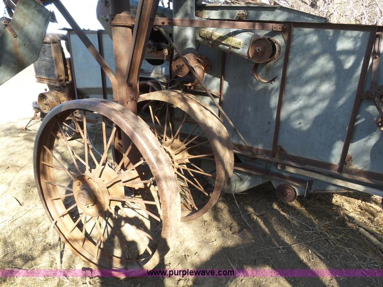 image for item AR9411 J.I. Case threshing machine
